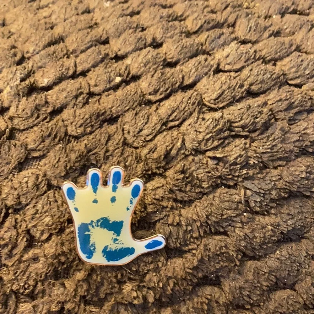Hand tac pin